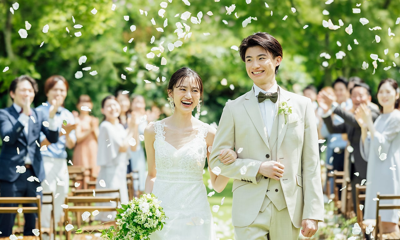 写真：軽井沢の豊かな自然の中で祝福の人前式