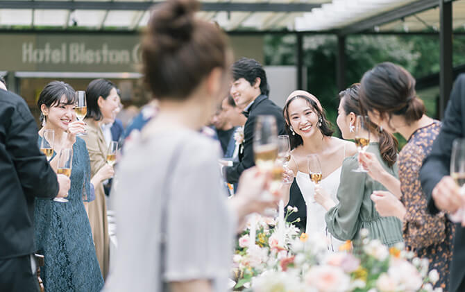 写真：祝福のフラワーシャワー