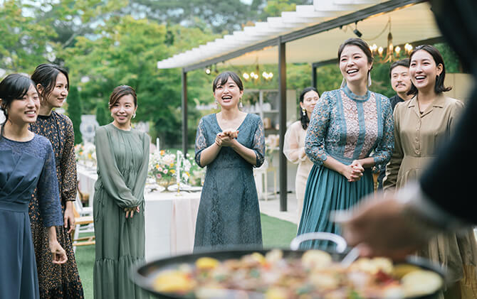 写真：キッチンカーのライブ感ある料理