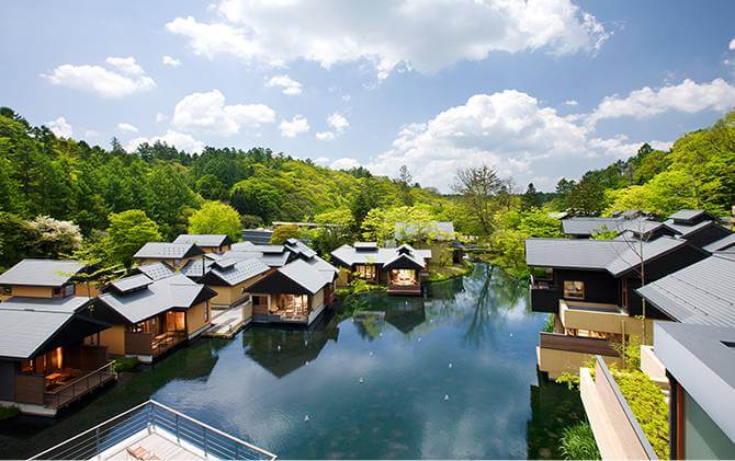 写真：軽井沢の谷あいに佇む温泉旅館「星のや軽井沢」