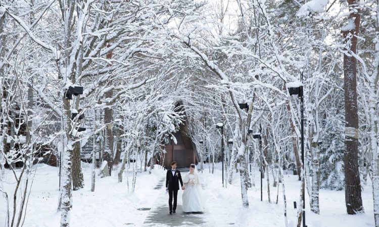 ドラマチックな写真にうっとり！雪景色ウエディング