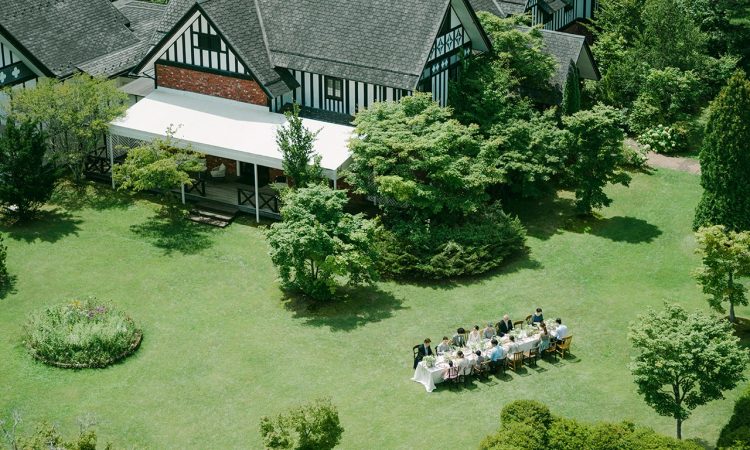 写真：両家の思い出を育むガーデンウエディング