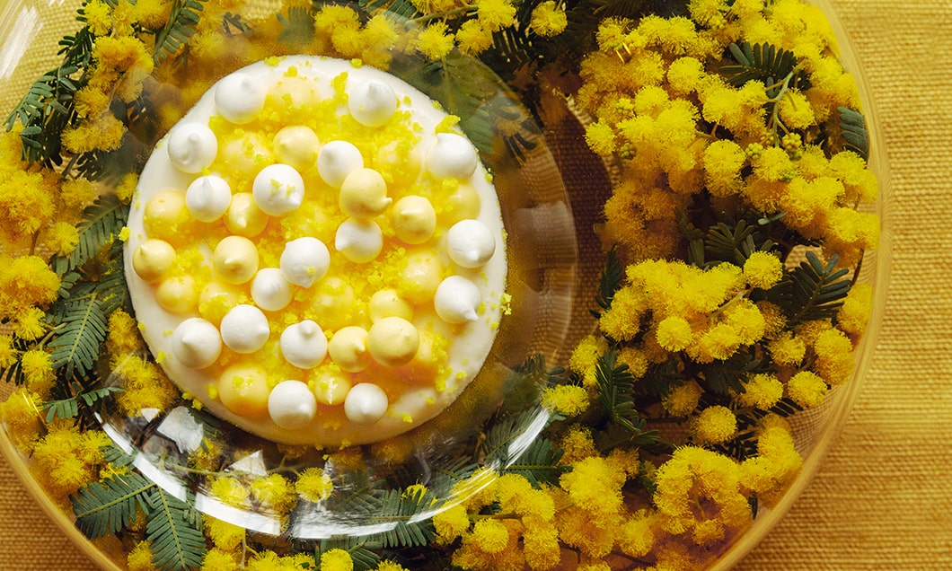 写真：デザート「アシェット・デセール：ミモザの花束」