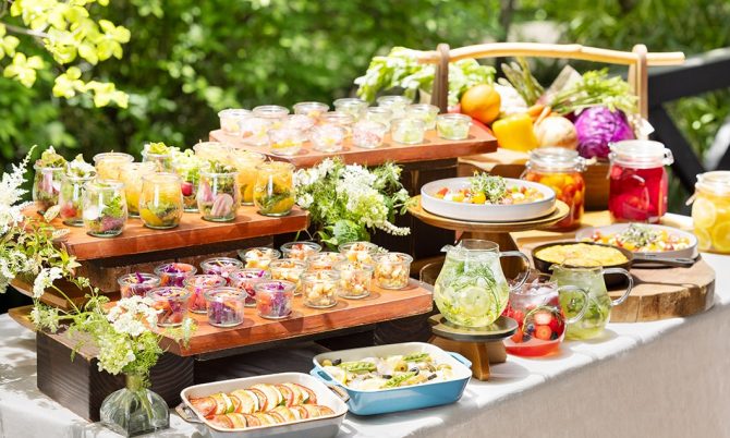 写真：ブルターニュ風クレープと彩り野菜のビュッフェ朝食