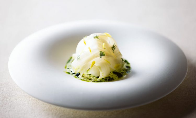 写真：「水のジビエ」が描く、春限定のディナーコース