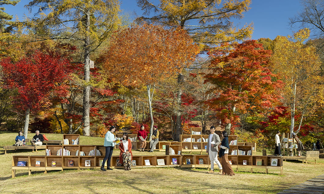 写真：軽井沢紅葉図書館