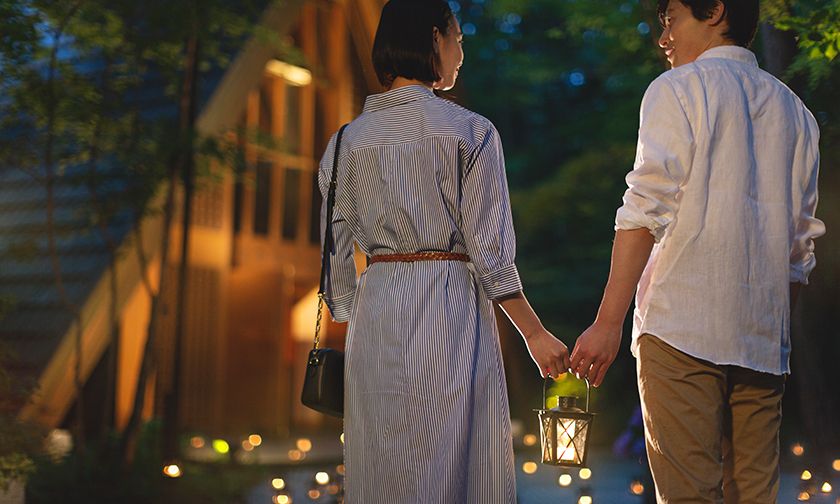 写真：光の森をめぐる「ランタン散策」